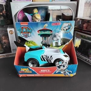 Paw Patrol Rory' Feature Vehicle - Cat Pack with Rory Figure. Brand New.